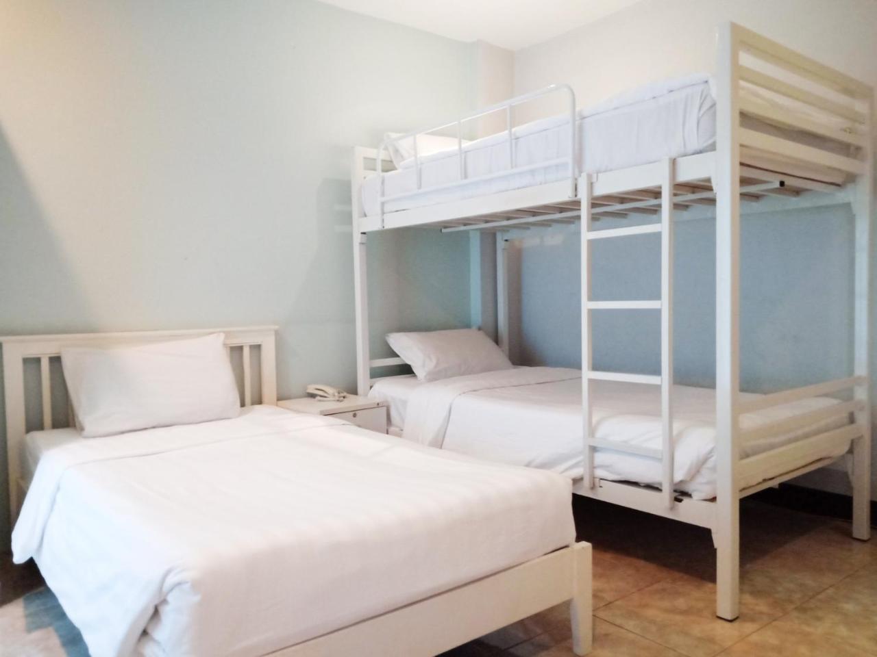 Nim Hotel 3*
